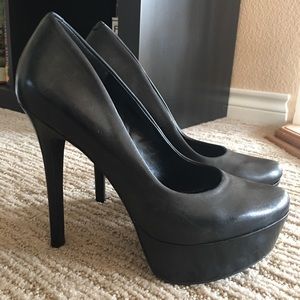 Jessica Simpson pumps
